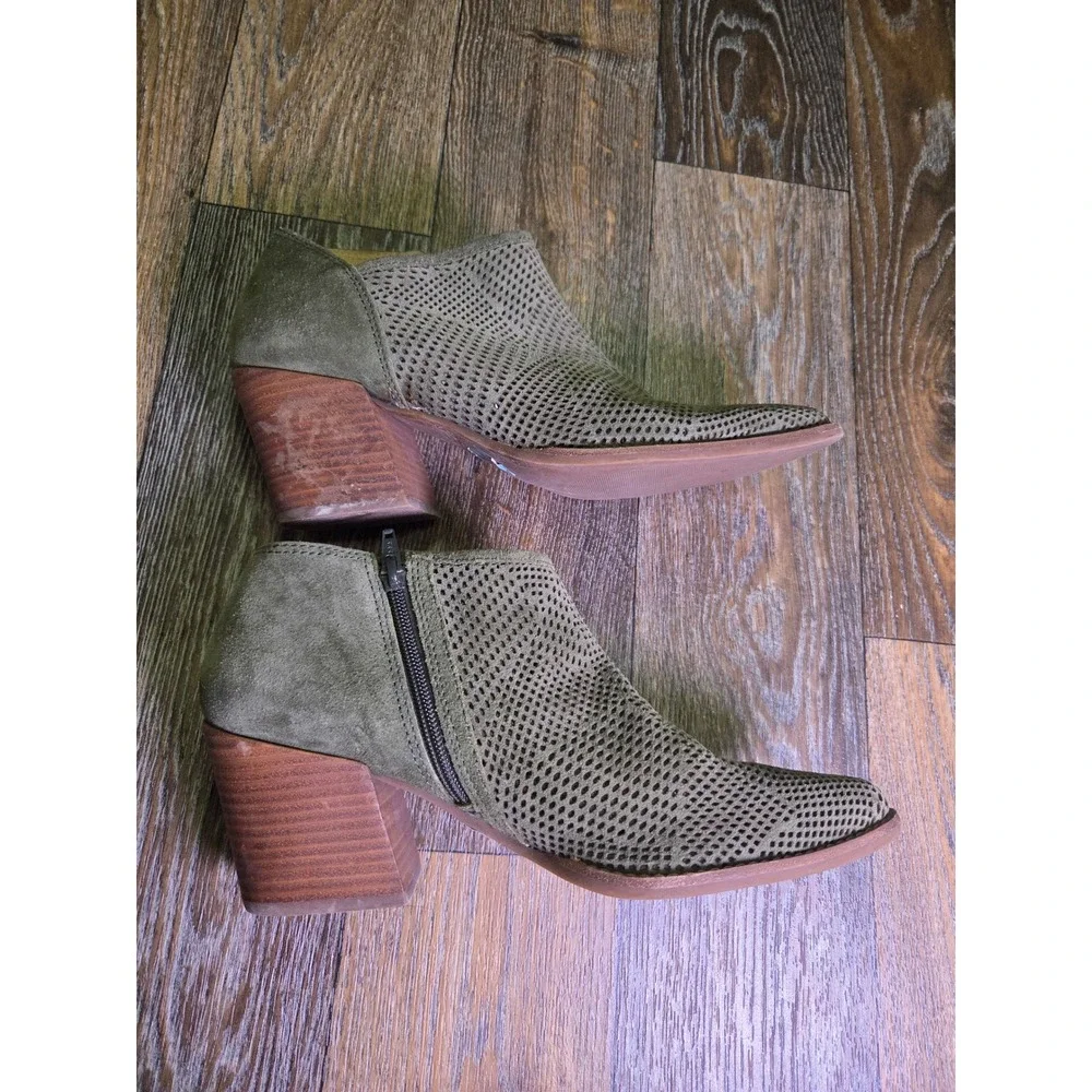 Lucky Brand Zeshia Olive Green Perforated Suede Ankle Booties Womens 10M - Picture 3 of 5